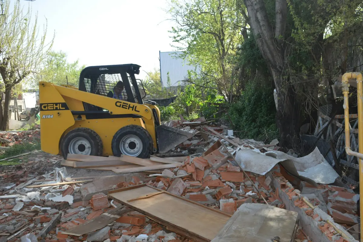 Limpieza de Terreno con Escombros en Rincón de Milberg, Tigre